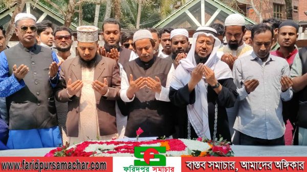 জাতির জনক বঙ্গবন্ধু শেখ মুজিবুর রহমানের মাজার জিয়ারত করলেন  মেয়র আলমগীর শেখ তিতু