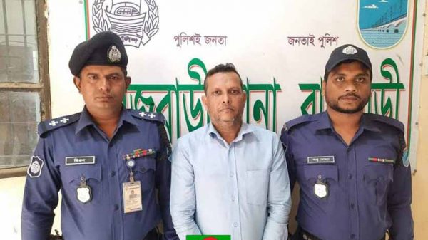 এসপি'র নির্দেশনায় বিশেষ অভিযান- যাবজ্জীবন সাজাপ্রাপ্ত পলাতক আসামি গ্রেফতার