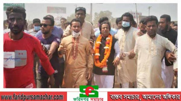 শপথ শেষে রাজবাড়ী ফিরলেন মেয়র তিতু