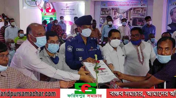 ফরিদপুরে ভূমিহীন-গৃহহীন পরিবারকে ২য় পর্যায়ে গৃহ প্রদান উদ্বোধন