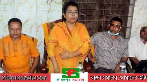 ফরিদপুরের চরভদ্রাসন উপজেলা ব্যাবসায়ীরা বিদায় দিলেন ইউএনওকে