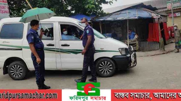 ফরিদপুরে করোনাভাইরাস প্রতিরোধ কল্পে জেলা পুলিশের কার্যক্রম অব্যাহত