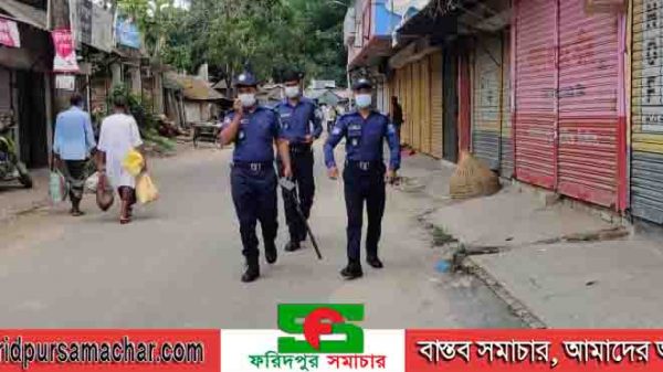ফরিদপুরে মহামারী করোনাভাইরাস বিস্তার রোধ কল্পে ফরিদপুর জেলা পুলিশের কার্যক্রম অব্যাহত