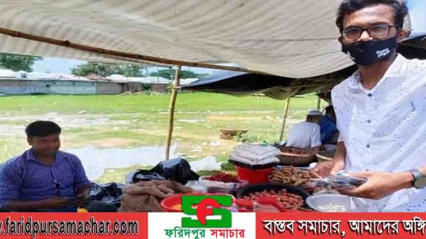 করোনার মধ্যে আবারো মাস্ক বিতরন করলো চরভদ্রাসন এর অরাজনৈতিক ও অলাভজনক সংগঠন একত্রিত ফাউন্ডেশন।