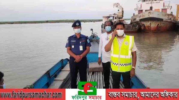 গরু -ছাগল চুরি রোধে পুলিশের নৌ টহল