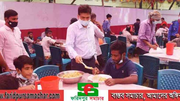 অভূক্তদের জন্য ফরিদপুর জেলা প্রশাসনের ফুডস্পট