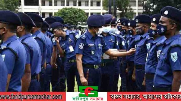 দিনাজপুর পুলিশ লাইনস মাঠে বর্ণাঢ্য মাস্টার প্যারেড ও মাসিক কল্যাণ সভা অনুষ্ঠিত