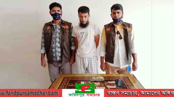 দিনাজপুরে ডিবি পুলিশের অভিযানে ৮৭ পিস সিনেটা ট্যাবলেট ও মাদক বিক্রয়ের নগদ- ১২,৪২৫ টাকাসহ আটক ১