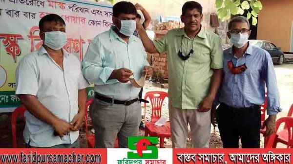 ফরিদপুর ক্রিকেটার্স ওয়েলফেয়ার অ্যাসোসিয়েশনের মাক্স বিতরণ কর্মসূচী অনুষ্ঠিত