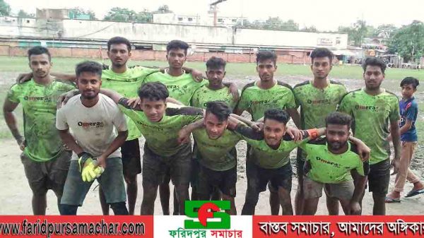 ফরিদপুরে এ টিএম সৈয়াদুল আলম তপন স্মৃতি ফুটবল টুর্নামেন্ট, মোল্লাবাড়ি ইয়ং স্টার ক্লাবের বড় ব্যবধানে জয়লাভ