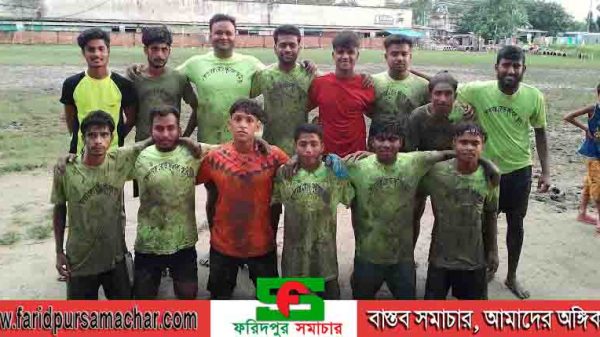এটিএম সৈয়দুল আলম তপন স্মৃতি ফুটবল টুর্নামেন্ট , ফরিদপুরে ভালো খেলে সবার মন জয় করলেন কাউন্সিলর অপূর্ব সাহা অপু