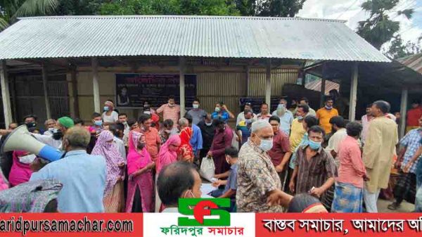 যশোদা জীবন দেবনাথ সিআইপির উদ্যোগে অসহায় মানুষের মধ্যে খাদ্য সামগ্রী বিতরণ