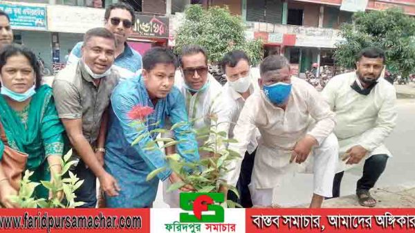 ফরিদপুর শহরকে নগর সবুজায়ন কার্যক্রমের উদ্বোধন করলেন মেয়র