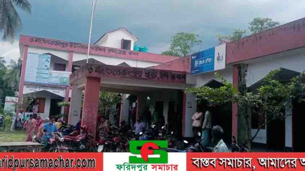 দিনাজপুর চিরিরবন্দর উপজেলার ৩নং ফতেজংপুর ইউপিতে উৎসবমুখর পরিবেশে কোভিড-১৯ টিকা কার্যক্রম অনুষ্ঠিত