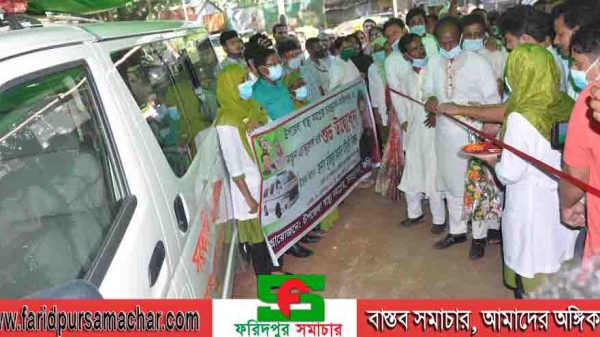 চরভদ্রাসন হাসপাতালকে অ্যাম্বুলেন্সের চাবি হস্তান্তর করলেন নিক্সন চৌধুরী
