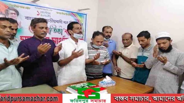 বাংলাদেশ জাতীয়তাবাদী বিএনপির ৪৩ তম প্রতিষ্ঠা বার্ষিকী উপলক্ষে কেককাটা অনুষ্ঠিত