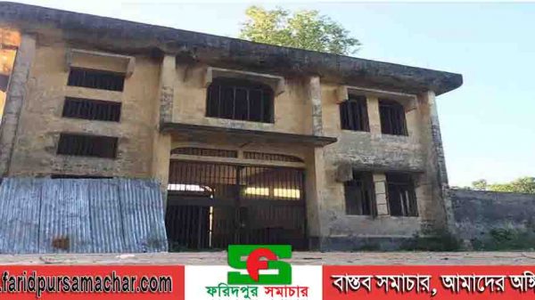 চরভদ্রাসনে অযত্ন অবহেলায় ধ্বংশের মুখে একমাত্র জেলখানাটি