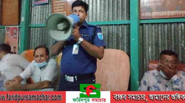 চরভদ্রাসনের হাজিগঞ্জ বাজার ব্যবসায়ীদের সাথে নবাগত ওসির মতবিনিময়