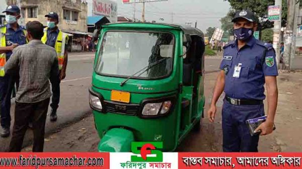 দিনাজপুর রংপুর মহাসড়কে অযান্ত্রিক যান চলাচল বন্ধে দশমাইল হাইওয়ে পুলিশের তৎপরতা