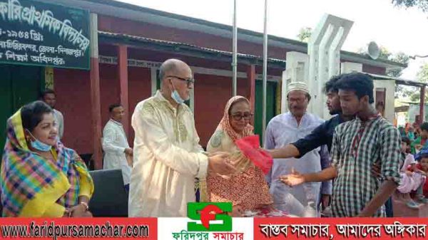দিনাজপুর চিরিরবন্দরে প্রত্যয় সংগঠনের উদ্যোগে প্রতিবন্ধীদের মাঝে উপহার সামগ্রী বিতরণ