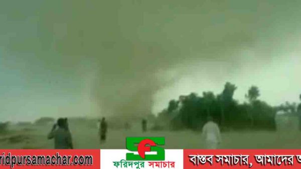 চরভদ্রাসনে ঘূর্ণিঝড়ে দু'টি ঘরের চাল উধাও