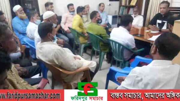 আলফাডাঙ্গা থানার ওসির বিভিন্ন বণিক সমিতির প্রতিনিধিদের নিয়ে মতবিনিময়