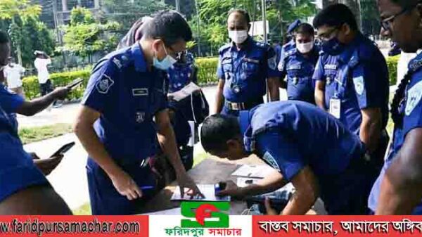 দিনাজপুরে ট্রেইনি রিক্রুট কনস্টেবল নিয়োগ কার্যক্রম পরিচালনার জন্য অফিসার ও ফোর্স এর মাঝে ব্রিফিং