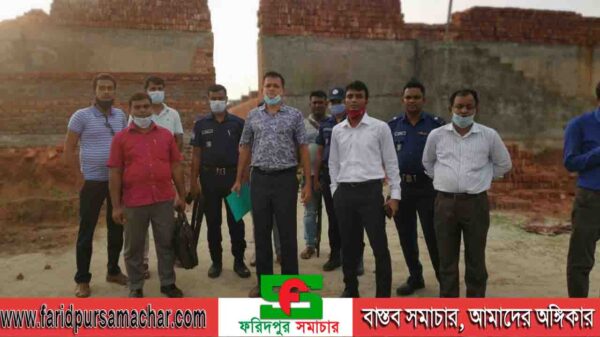 শরীয়তপুর জেলার ভেদরগঞ্জ উপজেলাধীন মহিষকান্দি এলাকায় ০১টি ইটভাটার বিরুদ্ধে মোবাইল কোর্ট পরিচালনা করে এক লক্ষ টাকা জরিমানা আদায়