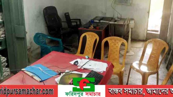 ফরিদপুরে বাঙ্গালী সময় পত্রিকা অফিসে দুর্র্ধষ চুরি