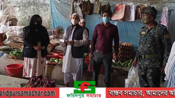 মোবাইল কোর্ট পরিচালনা করে ২,৫০০ টাকা জরিমানা আদায় এবং ৫৫ কেজি পলিথিন শপিং ব্যাগ জব্দ