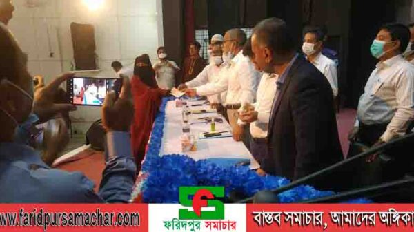 ফরিদপুরে জাতীয় যুব দিবস ২০২১উদযাপন উপলক্ষে আলোচনা সভা ও যুব ঋণ চেক বিতরণ অনুষ্ঠিত