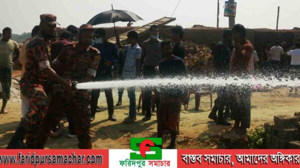 মাদারীপুর জেলার সদর উপজেলাধীন পাঁচখোলা এলাকায় ইটভাটার বিরুদ্ধে মোবাইল কোর্ট পরিচালনা করেএক লক্ষ পঞ্চাশ হাজার টাকা জরিমানা আদায়