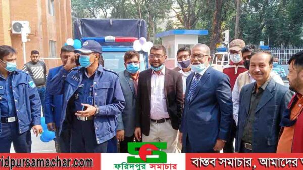 পুলিশের কাজের সুবিধার্থে গাড়ি প্রদান করল কানাইপুর ব্যবসায়ী সমিতি ও বিসিক
