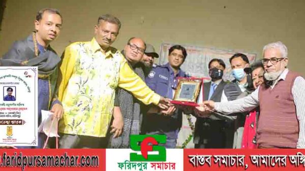 মানবদরদী ও করোনাকালীন যোদ্ধার স্বীকৃতি পেলেন এসআই আনোয়ার