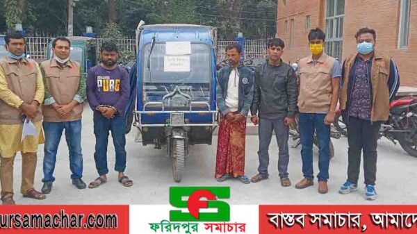 ফরিদপুরে সিসি ক্যামেরার সাহায্যে ডিবি পুলিশের অভিযানে দ্রুততম সময়ের মধ্যে অটোবাইক সহ চোর চক্রের ৩ সদস্য গ্রেপ্তার