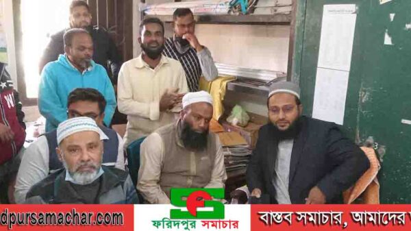 ইঞ্জিনিয়ার আজিজুল ইসলাম বাদল কে বিদায় সংবর্ধনা দিলো পৌরসভার বিদ্যুৎ বিভাগ