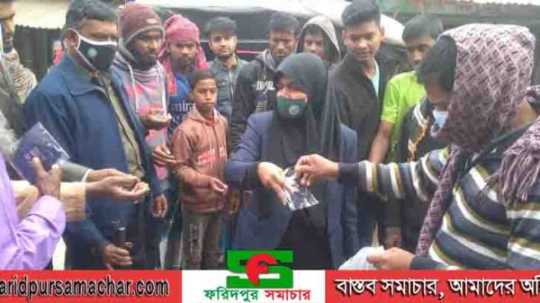 সালথায় ক‌রোনা সংক্রমণ রো‌ধে ইউএনও এর প্রচার মাইকিং ও মাস্ক বিতরণ