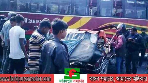 দিনাজপুর-ফুলবাড়ি মহাসড়কে কোচের ধাক্কায় নিহত ২ আহত ১