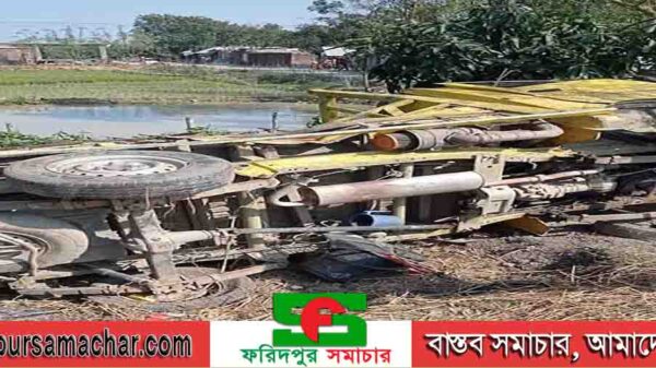 দিনাজপুর পার্বতীপুরে ট্রেন ও পিকআপের সংঘর্ষে নিহত ১ আহত ২