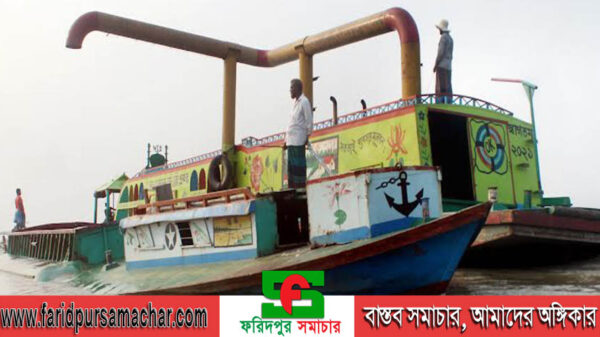 চরভদ্রাসনে ড্রেজার চালনার দায়ে এক লাখ টাকা জমিরানা