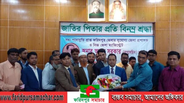 ইউপি সচিব সমিতির পক্ষ থেকে জেলা প্রশাসককে বিদায়ী সংবর্ধনা 