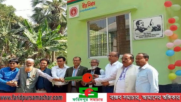 সালথায় 'বীর নিবাস' এর চাবি হস্থান্তর