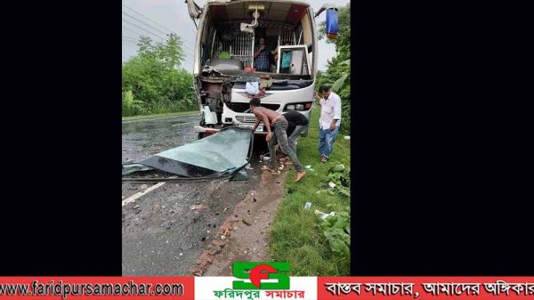 ফরিদপুর সদর উপজেলায় সড়ক দুর্ঘটনায় ২ জন আহত
