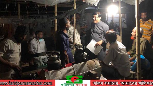 নৌকা মার্কায় ভোট চেয়ে সালথায় জু‌য়েল চৌধুরীর গণসং‌যোগ ও লিফ‌লেট বিতরণ